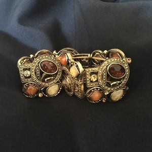 Bracelet - Gold tone, faux stones - stretch.